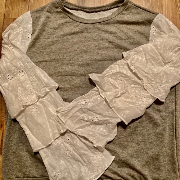 Gray sweater/blouse ! - Picture 1 of 1